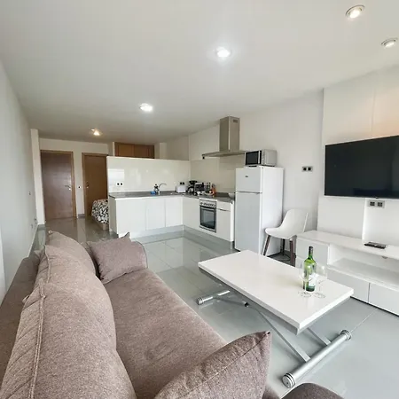 Beachfront Stunning Views شقة