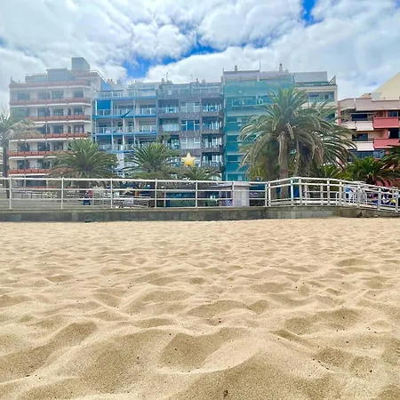 Beachfront Stunning Views شقة *