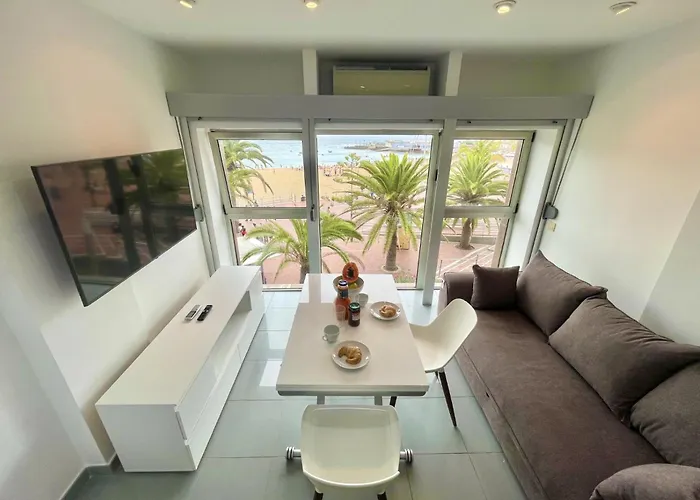 Beachfront Stunning Views 아파트 *