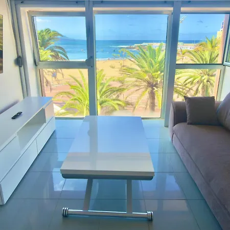 Beachfront Stunning Views Апартаменты *