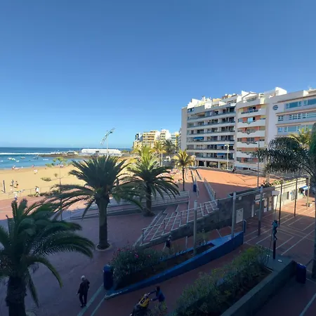 Beachfront Stunning Views Апартаменты