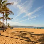 Beachfront Stunning Views Apartment *