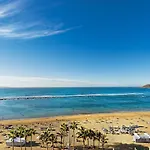 Beachfront Stunning Views Apartment *