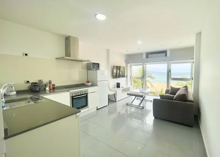 Beachfront Stunning Views 아파트